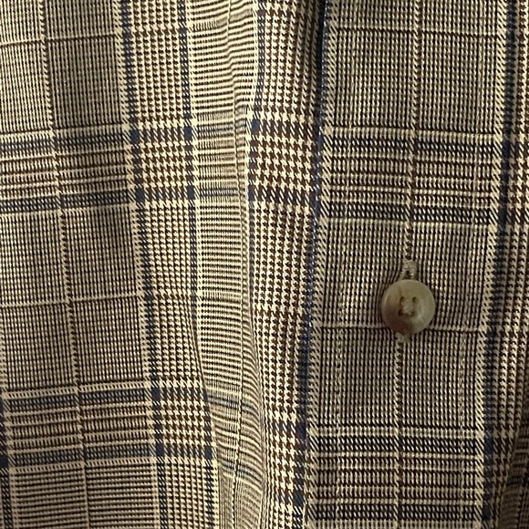 Jos A Banks Traveler's Collection long sleeve 100% cotton shirt in brown plaid - Picture 3 of 7